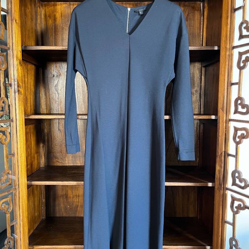 COS (XS) navy blue long-sleeve midi-dress with V-neck and zipper-back, like new.
